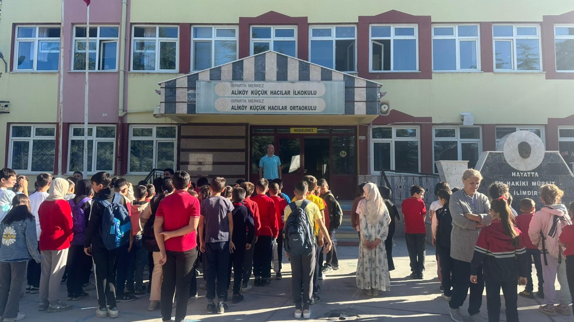 Aliköy Küçük Hacılar Ortaokulu'nda Ders Zili Çaldı